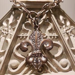 Bracelet. Old world style antique silver tone bracelet.